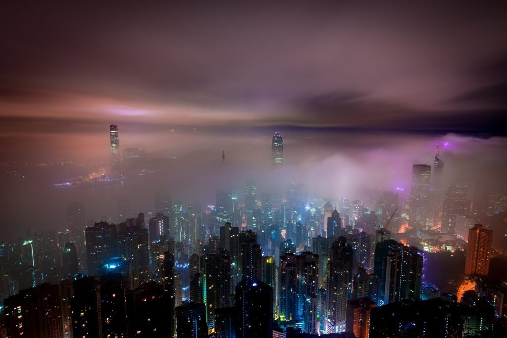 Città nella nebbia: Milano, Londra, New York, Dubai.